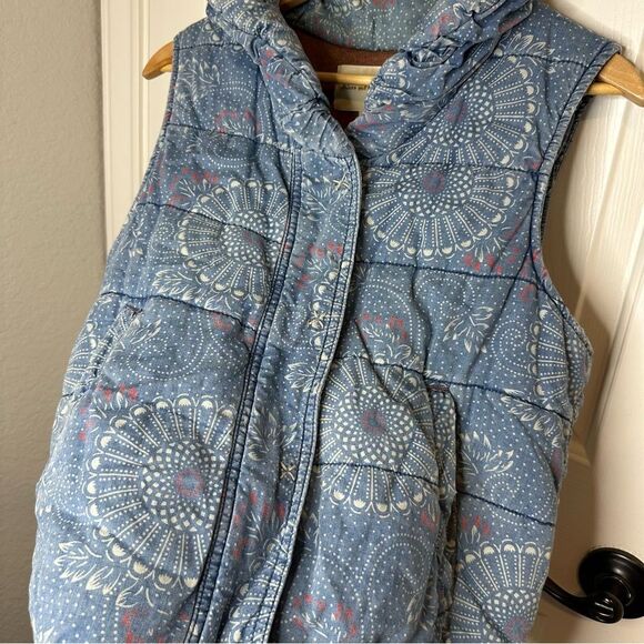Anthrpologie Pilcro & The Letterpress Blue Chambray White Floral Print Vest Sz M - Picture 3 of 11
